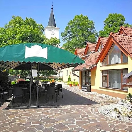 호텔 Mladost