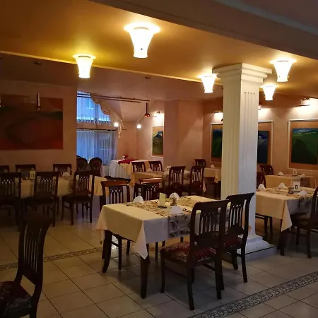 호텔 Mladost